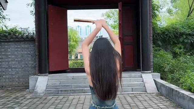 “梦里不知身是客，梦醒已是梦中人。” 在大宋不夜城一定要尝试拍一次，宿命感拉满！