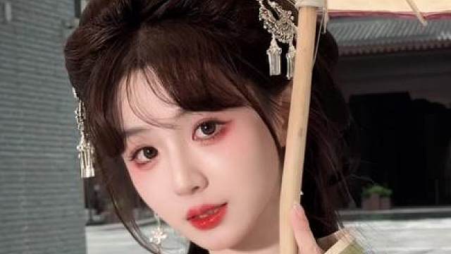 一瞥便是惊鸿，芳华乱了浮生。