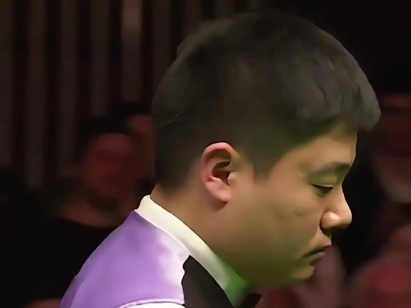 丁俊晖对自己下手太狠了，自己给自己做斯诺克