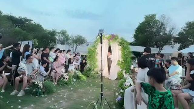 嘟嘟新婚快乐！直接给我超哥整上专属了