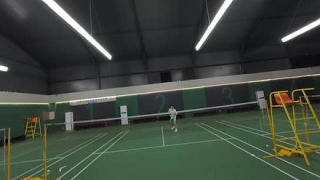 接我一记中羽一级的杀球