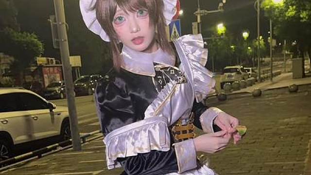 女孩子一个人走夜路要小心……