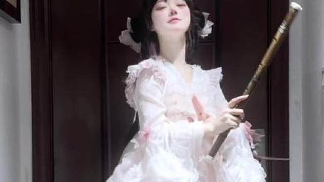 “彼时南面隔春风 一刀裁入断玲珑”