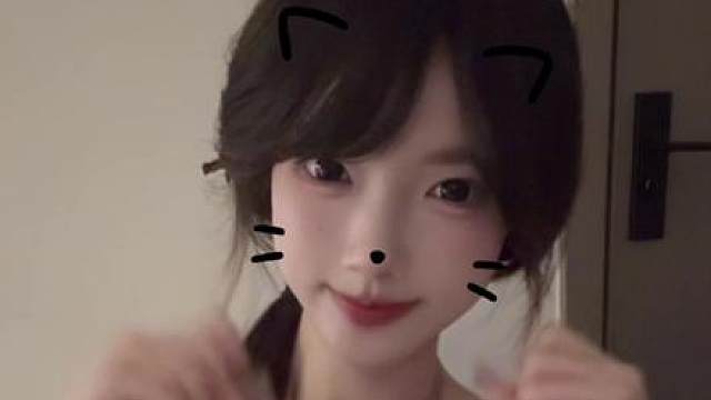 小眼睛看哪里