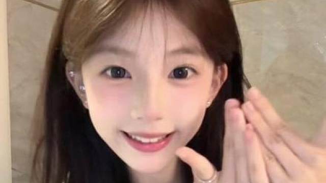 短发第一条手势舞