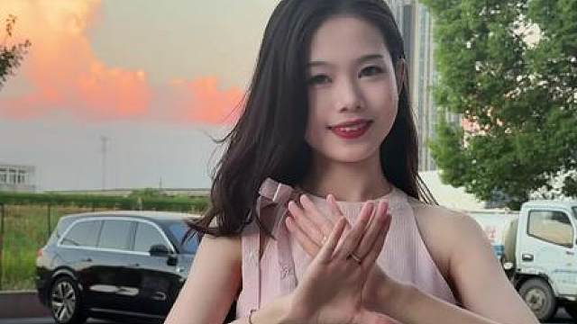 前阵子这个挺火的手势舞这个红云朵出现的真好嘻嘻