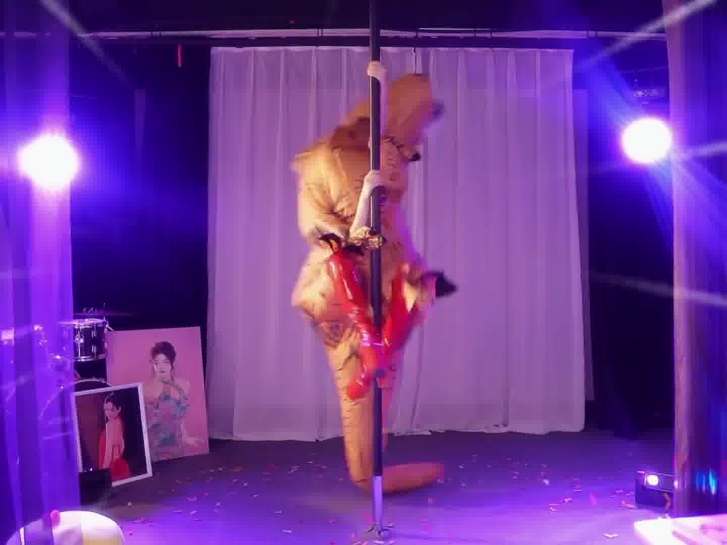 【坏空空】今天是恐龙钢管舞 喜欢八戒还是恐龙