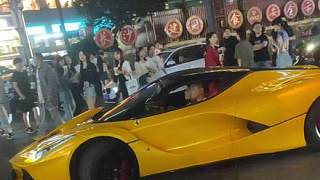 集夢(mèng)會(huì)長(zhǎng)爬樹晶開著三大神車之首：拉法、邁凱倫p1來解放西