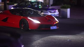 偶遇集夢(mèng)會(huì)長(zhǎng)晶哥開(kāi)著價(jià)值3000W的拉法打卡杭州武林夜市