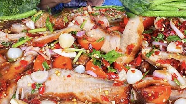 香辣烤猪颈肉沙拉 ，好吃极了