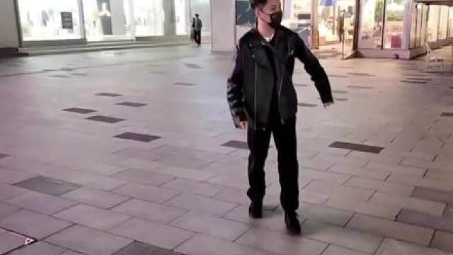 肩并肩的友谊，或许会比牵手的爱情长久一些