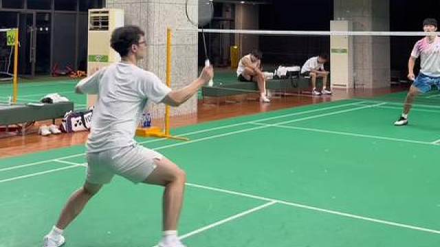 你那软绵绵的杀球就别配硬曲了