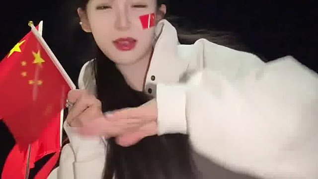 你也偷偷地望着我