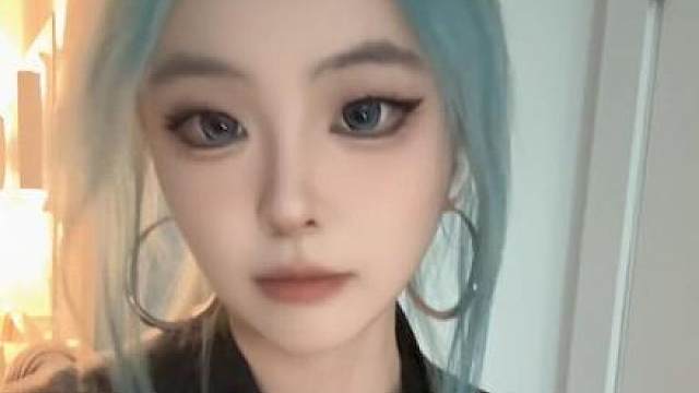 真正的老板已经开始跳得吃小曲了