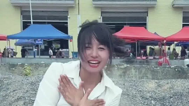 我爱的人已经飞走了，爱我的人还没有来到