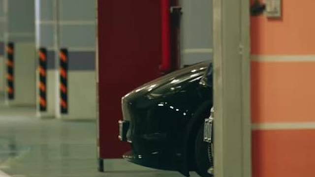 初借人间二两墨 写尽半生皆是错 我不甘不罢 再赊红尘三杯酒……