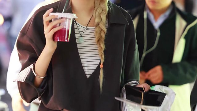 南阳街拍-秋天没人穿短袖