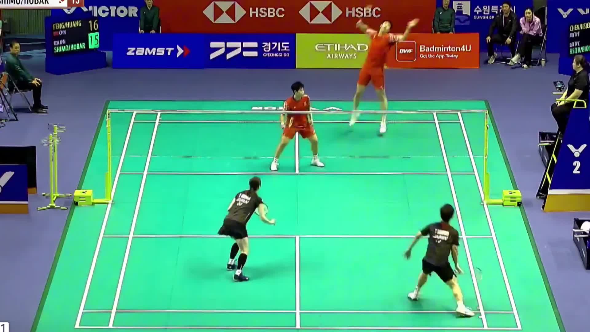 首局比赛双方陷入胶着，凤凰化解对手反击，以22-20惊险拿下首局