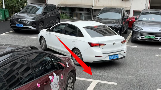 告别反复调整！侧方停车的“后视镜观察+距离把控#汽车知识 #新手上路 #驾驶技巧