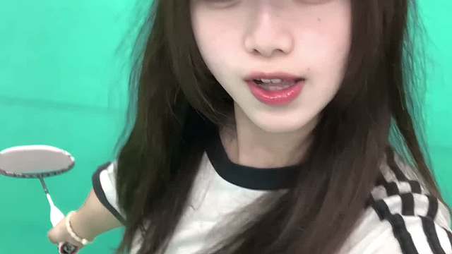 发发动的羽毛球版自拍