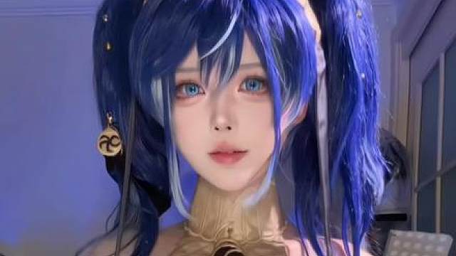 比巴掌先到的是谕女的香气…