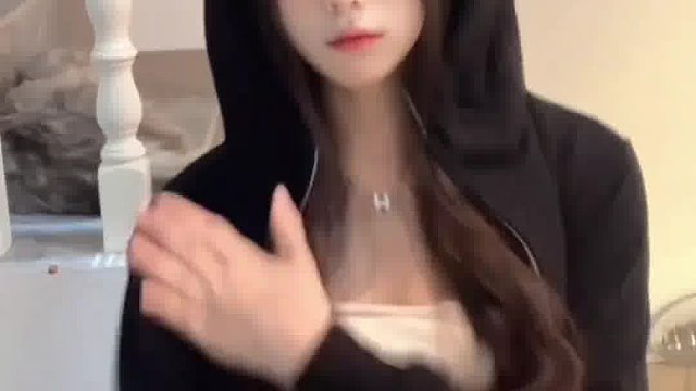 鱼姐你该不会是觉得自己特别的忧郁帅气吧