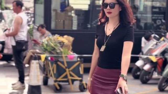 到了一定的年龄 迷人的不再是脸 而是骨子里的气质 经历岁月沉淀后的灵魂…