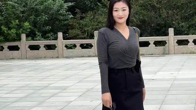 “最慢的步伐不是跬步，而是徘徊；最快的脚步不是冲刺，而是坚持。”