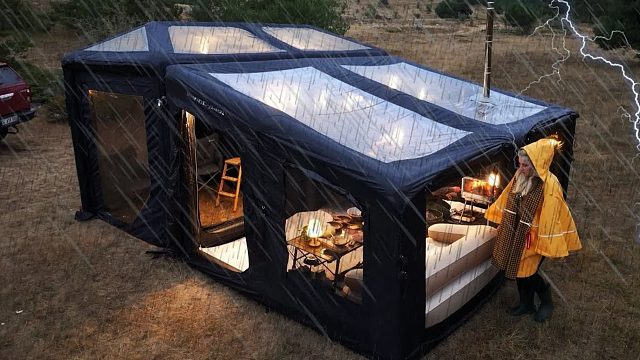 带客厅的双层帐篷，夫妻二人在野外露营，简直就是极致奢华享受