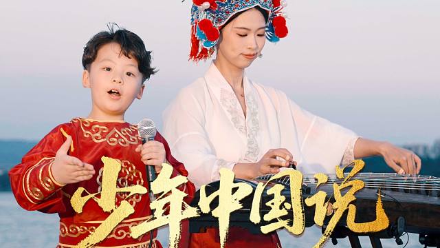 青春当如此，赤子中国心！看古筝与川剧变脸，帅翻成都街头~