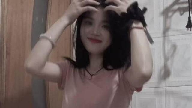 人性的善，大概就是看出了你的弱点和为难，便不再为难人性的恶，大概就是看出了你的弱点和为难，然后使劲拿捏