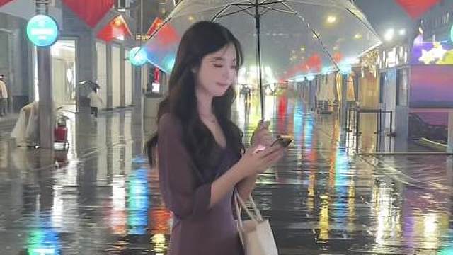 今天抓到一个穿拖鞋的高个小姐姐