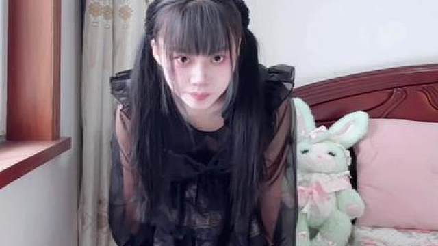 我喜欢这些小裙子、因为穿上它会让平平无奇的我变漂亮