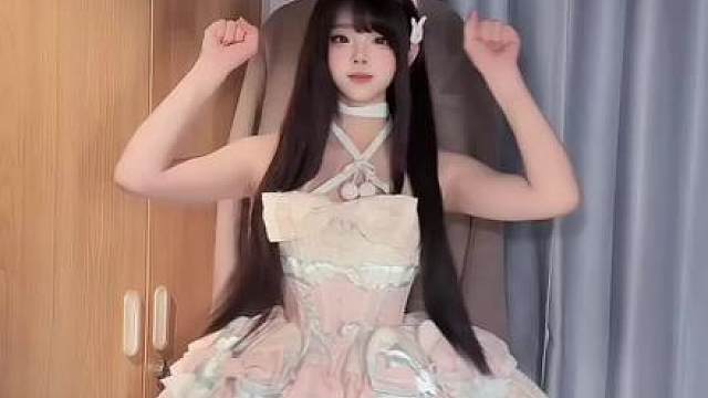 因为小时候全家移民澳大利亚，因为工作的原因回国了，很久没看到家人了，我想悉尼的奶奶。