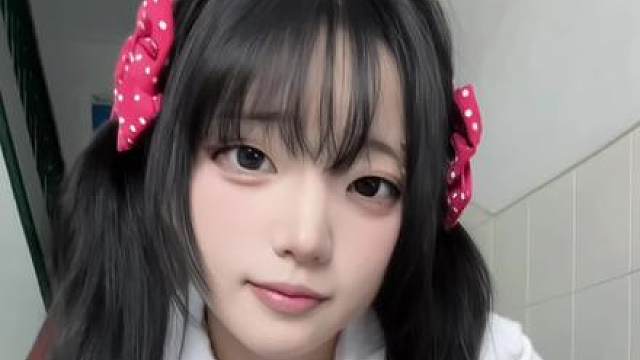 我不会再哼唧唧找你要拥抱 你也不会再捏到我的脸