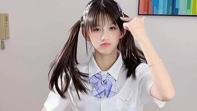 谁还没看过小叶的恋爱循环？ 喜提两天台风假的叶子表示老师也没放过她们，作业一堆