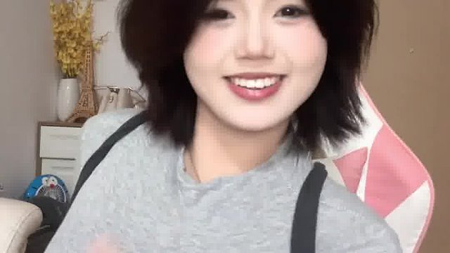 你也偷偷地望着我