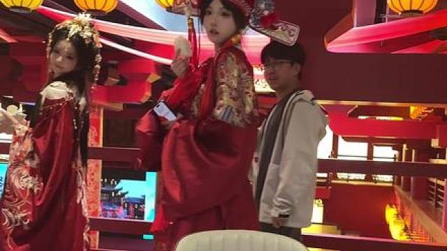 夫妻俩办个席怎么还连吃带拿的