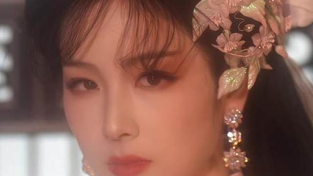 “哼，别说这旗鼓，就是龙椅我也坐得”