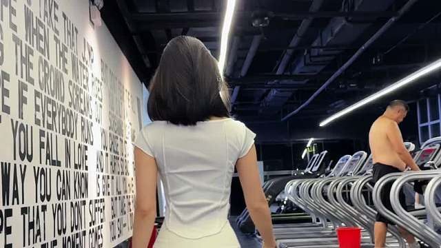 此时此刻 在想你