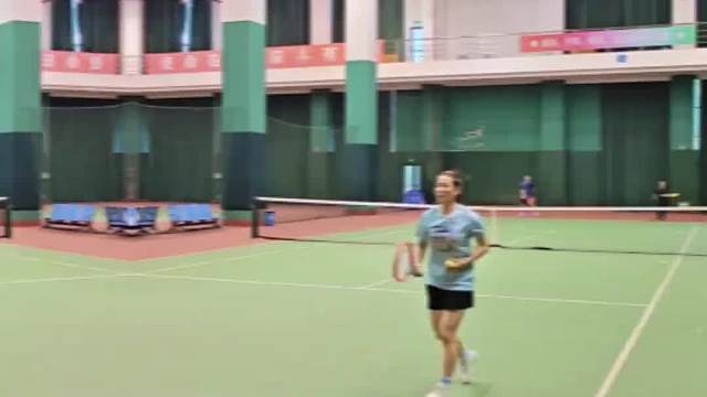 打个网球供大家娱乐一下大家假期愉快呀！