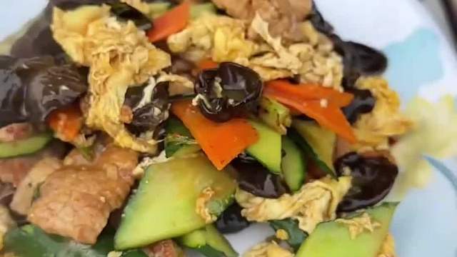 一百元来个四荤两素