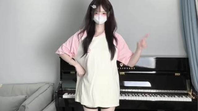 给苏打饼干打孔中…๑๑