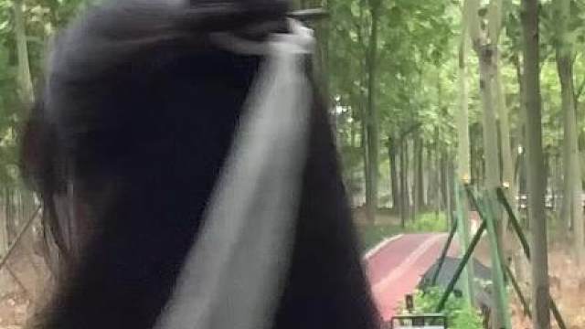 我颜值忽高忽低。跟我穿的人模人样有关系