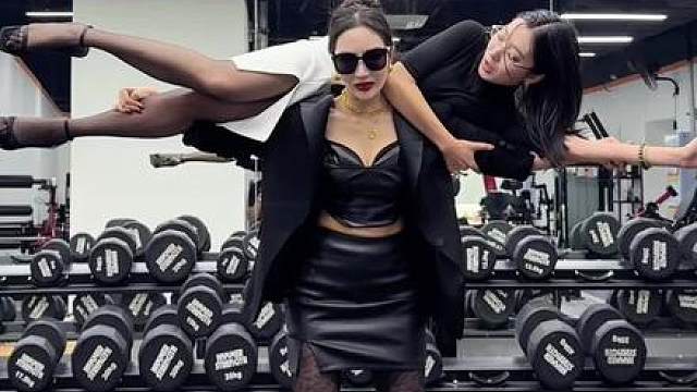 没水的地方叫沙漠 没姐的地方叫寂寞