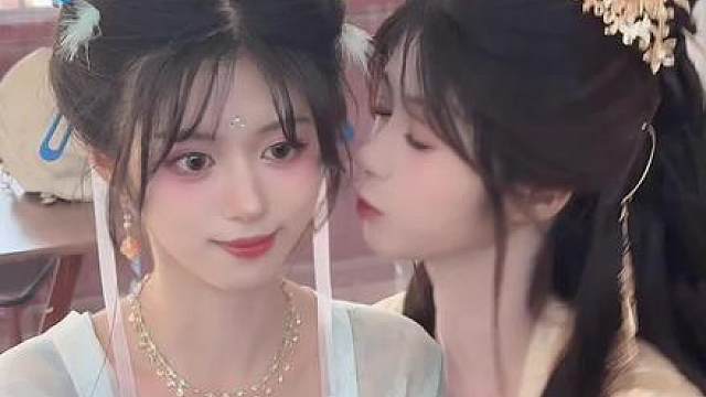 你俩姐妹是亲的吗