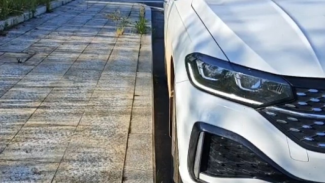 新手靠边停车怎么做到不刮蹭，提升车感