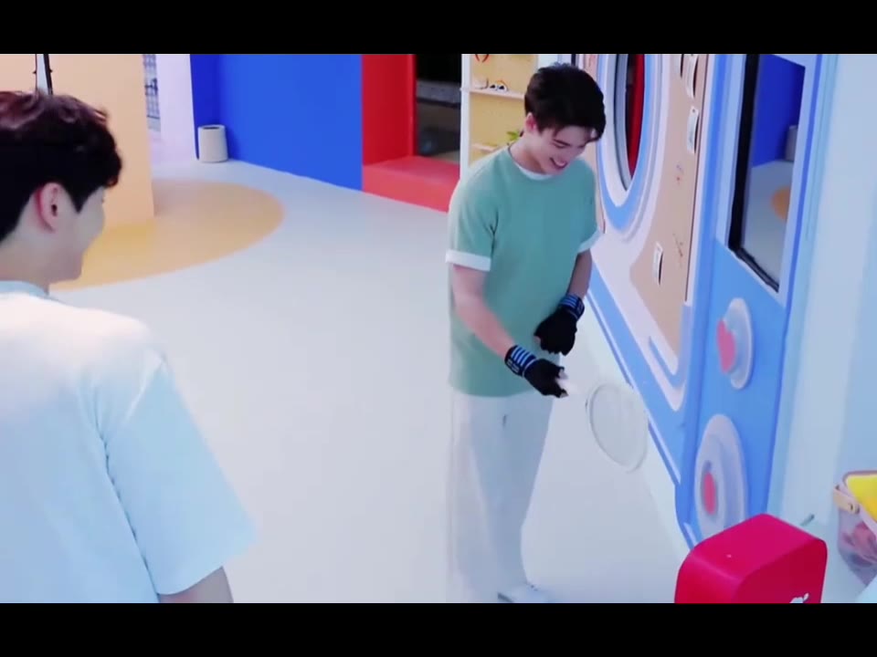 瑞龙遭蚊子硬控，有仇当场就报