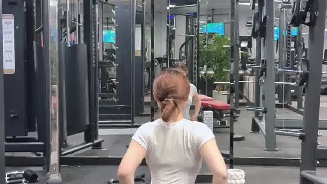 不懂练臀的有难了