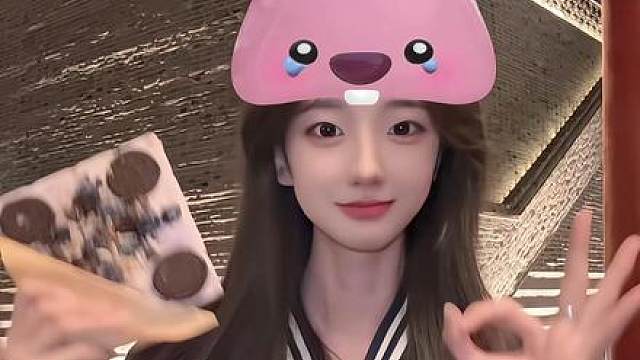 我也偷偷的望着